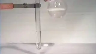 FeCl2+NaHCO3.avi