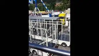 &Ouml;cher Bend  Es wird gelacht.