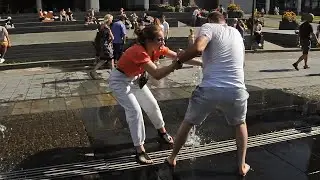 A guy, a girl and fun fountain games! 2023. / Парень, девушка и веселые фонтанные игры! 2023г.