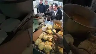 Loads of Meat Braised Pork Sandwich Crispy Biscuit Long Queue