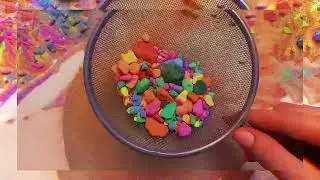 Let&rsquo;s listen together to the sound of crushing the colored blocks.