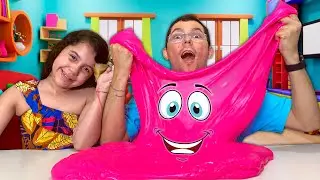 SARAH FINGE BRINCAR que faz UMA SLIME GIGANTE