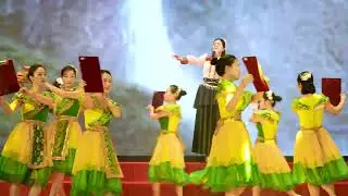 Tiết mục hát: CÔ GIÁO VÙNG CAO - Thể hiện: Cô giáo Hoàng Cát và Tốp múa Trường MN Xuân Hoà. 