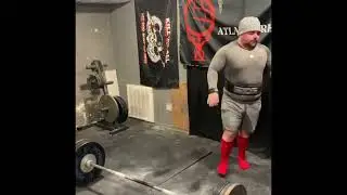 Road to First Meet.. Heavy Deadlifts w/ JG and @botajell 7 weeks out.
