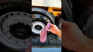 طريقة تلميع دواليب التريلا |افضل طريقة  خرافي |شاهد الفيديو واعطينا رأيك 😘😘|تلميع تايرات|تلميع كفرات