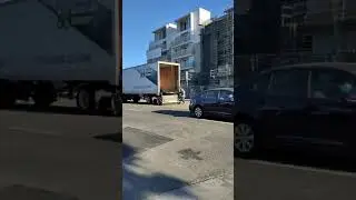 The cage lift is easy to load and unload materials.
