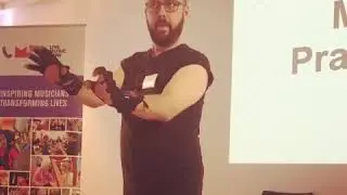 MiMu Glove Powered Guitar Riffs! \m/