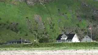 Самый северный в мире песчаный пляж Ersfjord. Поселок