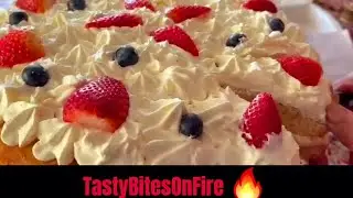 Strawberry 🍓 And Blueberry 12inch Madeira Cake #dontscrollpast #StrawberryandBlueberry12ichMadiera
