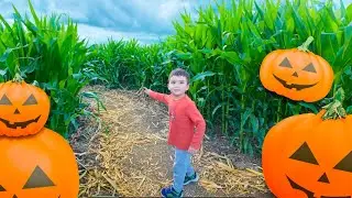 Corn Maze Fun Halloween Special & Picking out a Pumpkin to Carve!