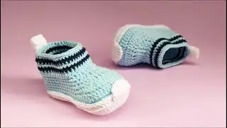 botinha Theo de crochê 9 cm