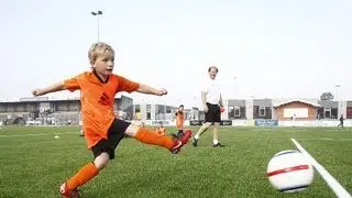 KNVB-oefenvorm mini-pupillen: Doelschietspel met keeper