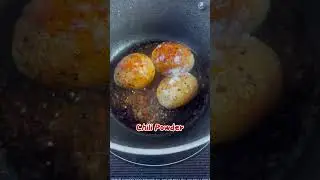 perfectly crispy eggs. viral crispy eggs tried with hot sauce🔥😋😋#food #cooking #hotsuce