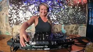 Ceinwen tech house set at La Old School, Playa del Carmen