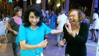Deel-3) Een gezellige dansavond met muziek van DJ - *Marcel* donderdag 28 Sept.2023. Malgrat de Mar.