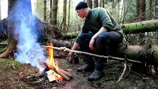 How to bake Bannock bread over the fire, celebrating Imbolc in the forest and leaving no trace.