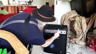 Unpacking Bugera BXD 15 1000W Bas versterker
