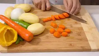 Homestyle baked chicken with potatoes and vegetables — warm, tasty, and easy to make 😊✨. 