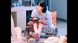 Actress's feet and soles 121