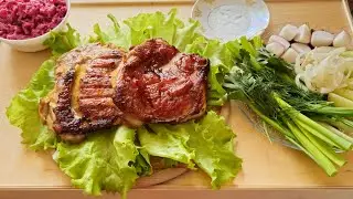 Мукбанг! Окорока куриные запеченные без кости, салат из свеклы, свежие овощи и зелень.