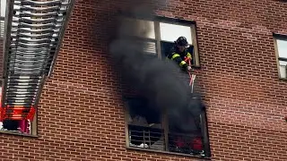 **EARLY ARRIVAL FIRE on the 8th Floor!** FDNY Rescues Woman | Manhattan 10-77 Box 1221 