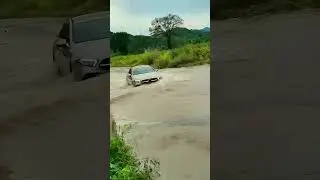 Emergency Response: Self-Rescue After Vehicle Gets Stuck in Floodwaters