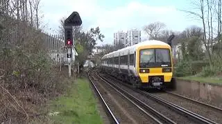 Southeastern 465014 and 465164 passing Clapham High Street
