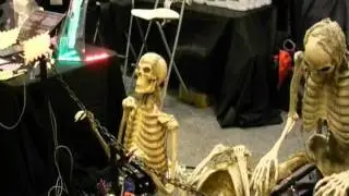 Mini Leaper with spitter - Animated Halloween Prop - DCProps.com - Transworld 2011