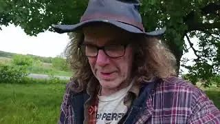 два слоя краски и небольшой надрыв дома