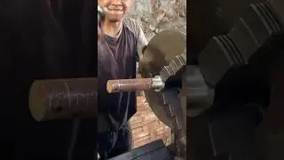 &Eacute; incr&iacute;vel o que aconteceu quando estava usinando esse pino. #usinagem #torneiro #metal&uacute;rgica #solda