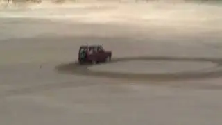 Land rover Discovery in sand - Funny