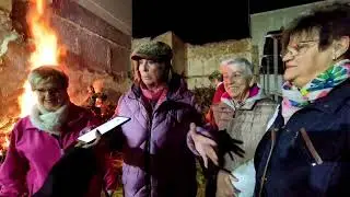 La Asociación de Vecinos de la Zona Centro celebra la Hoguera de San Antón en Valdepeñas