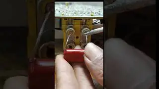 C&oacute;mo quitar un conector RCA roto  usando un condensador de mylar #conetor #rca #remove
