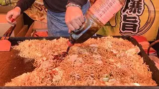 忙しい盛り盛り焼そば屋台