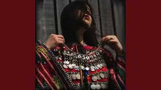 آهنگ محلی من نیم دیوانه بلکه زندگی دیوانه است
