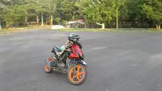 Anak kecil latihan road race