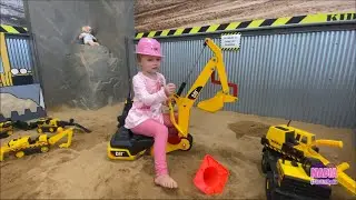 Nadia playing at Colorado's Largest Indoor Sandbox🚜#ChildPlaying #KidsPlaying #Children #Toddlers