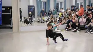 опыт до 3 лет (7-9) bboy Flash vs Игорь - 
