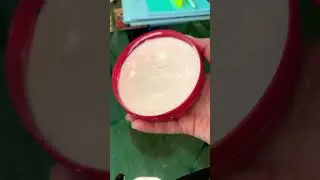 The Body Shop - Strawberry Body Butter 🍓