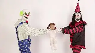 Fearful Clown Crew mit Opfer Animatronic lebensgro&szlig;