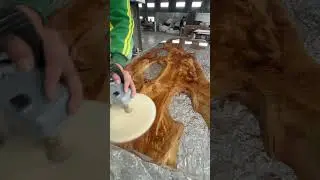 Crafting an Ice-Cracked Resin Table &ndash; From Pour to Polish