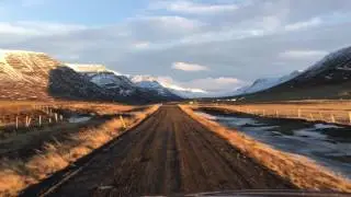Svifið inn Unadal á Land Rover