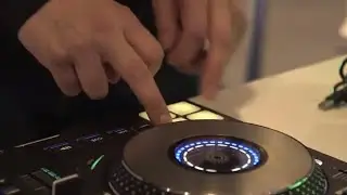 Hercules DJControl JogVision In-jog LED displays show you where you are in the track