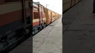 22970 Varanasi Okha SF arriving Tundla Jn