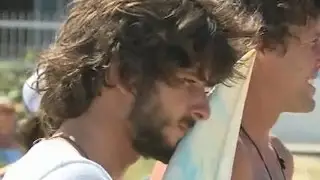 Homenagens ao surfista Ricardinho emocionam a Guarda do Embaú