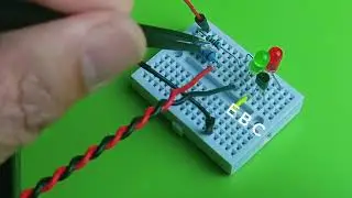 How a NPN transistor works