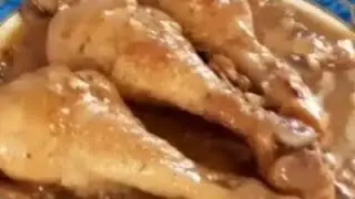 Muslos de Pollo en salsa con Champiñones
