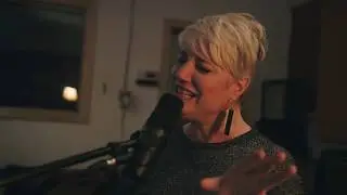 Lights Down Low (LIVE) - Erin Costelo