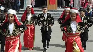 Hatice Salih İlk Öğretim Okulu  2019 23 Nisan Şenliklerinde Halk Oyunu 3. Sınıflar