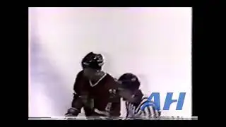 NHL Oct. 20, 1984 Pierre Aubry,DET v Curt Fraser,CHI (R) Detroit Red Wings Chicago Blackhawks